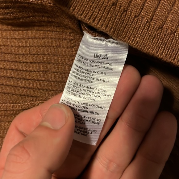 $125 Saks Fifth Avenue Size M Rayon Ribbed V Neck Cardigan Sweater Top NWT - Picture 4 of 5